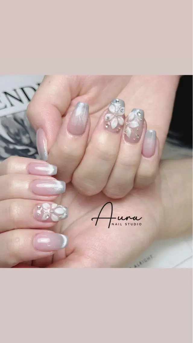 ネイル フラワーネイル フレンチネイル キラキラネイル 韓国ネイル ぷっくりネイル ハンドネイル Aura Nail Studioのネイルデザイン