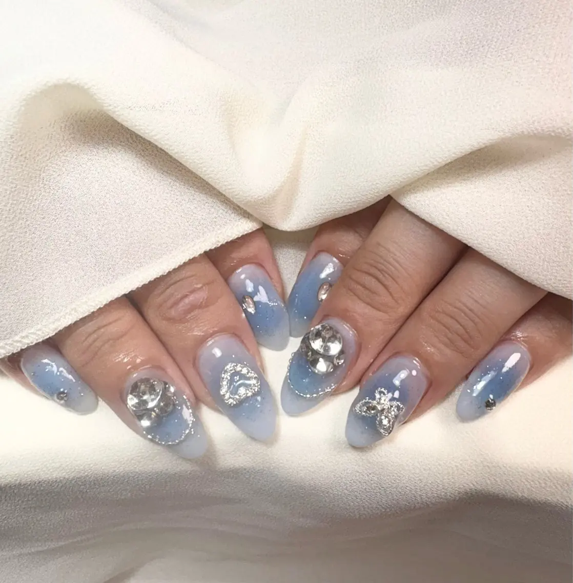 ネイル ブルー チークネイル ハート キラキラネイル 韓国ネイル ハンドネイル ✨韓国✨nail salonLumieのネイルデザイン