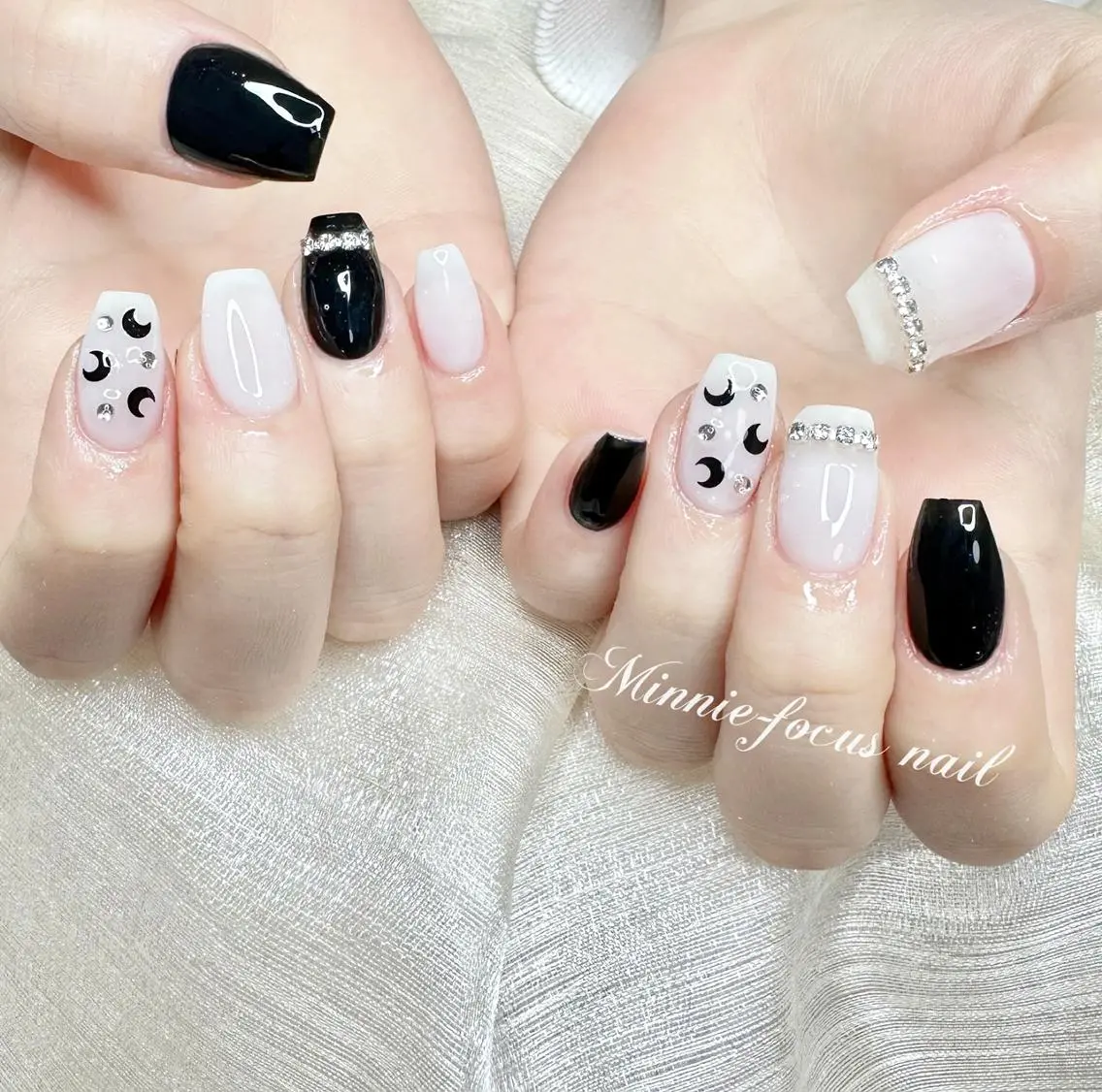 ネイル キラキラネイル 韓国ネイル 持ち込み ワンホンネイル 🧸Luvia nail✨のネイルデザイン