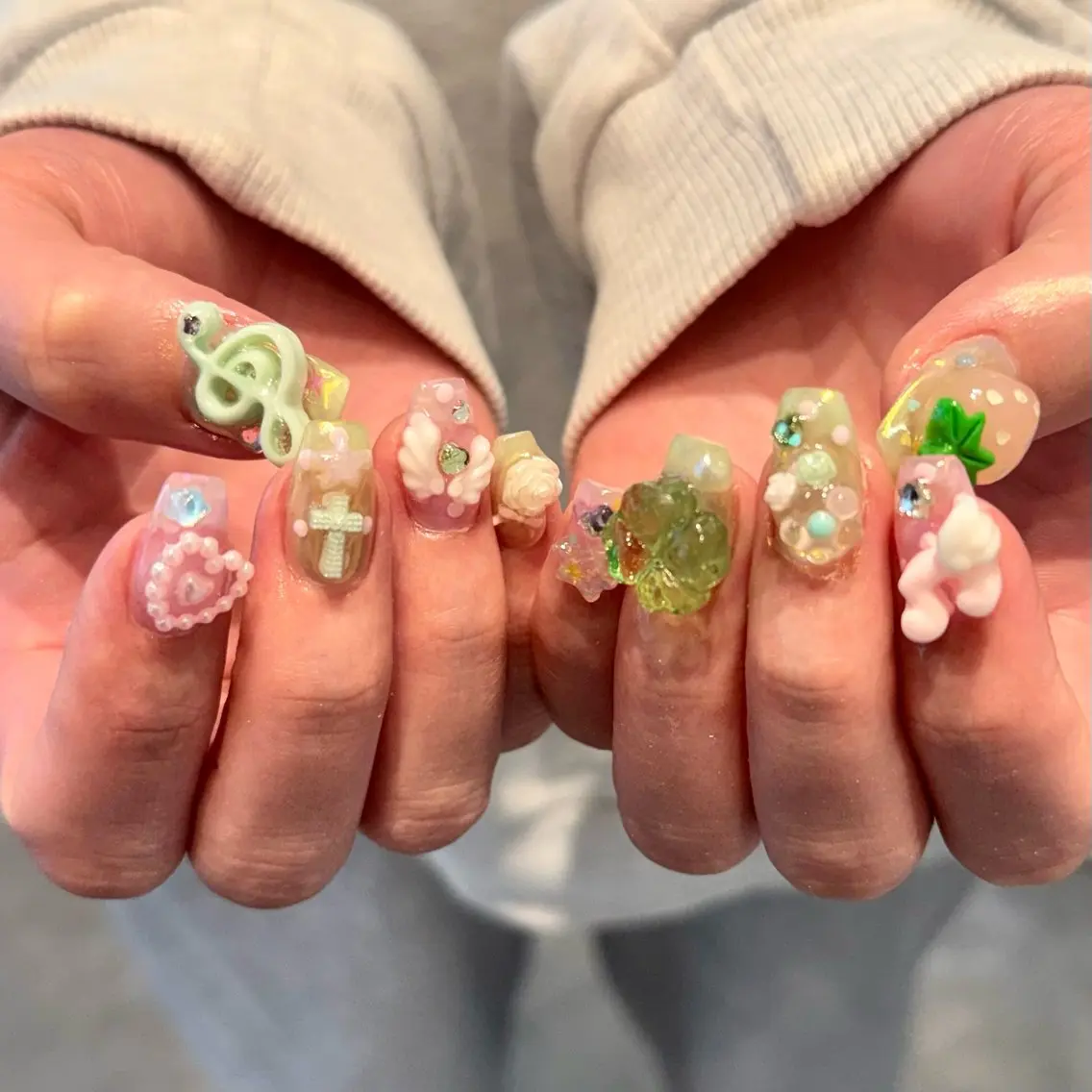 ネイル m kaori𓃟のネイルデザイン