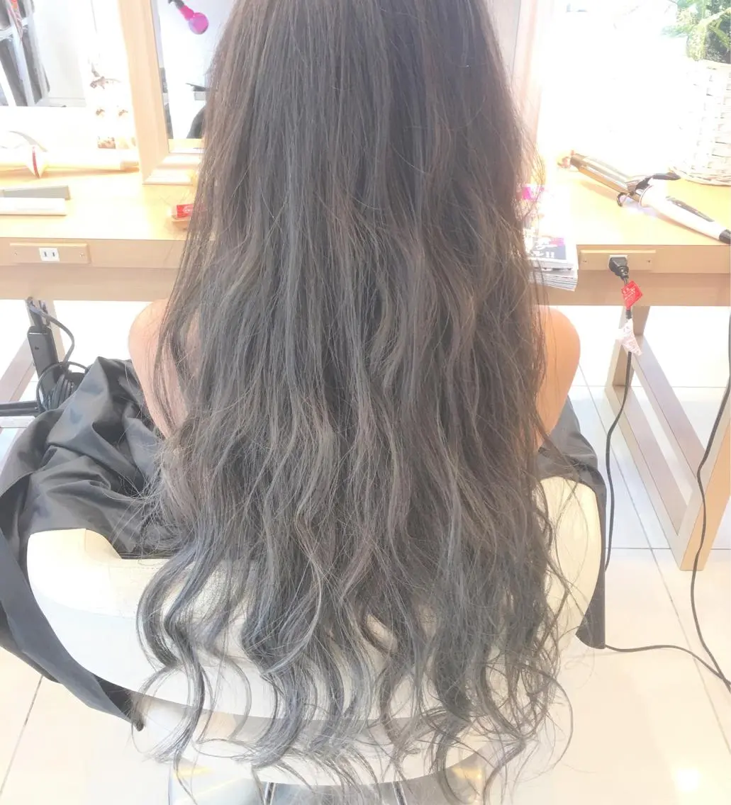 ロング カラー グラデーションカラー グレージュ ハイライトカラー ハイライト ロング 小田原NO1 美容師 飯田飛翔のヘアスタイル