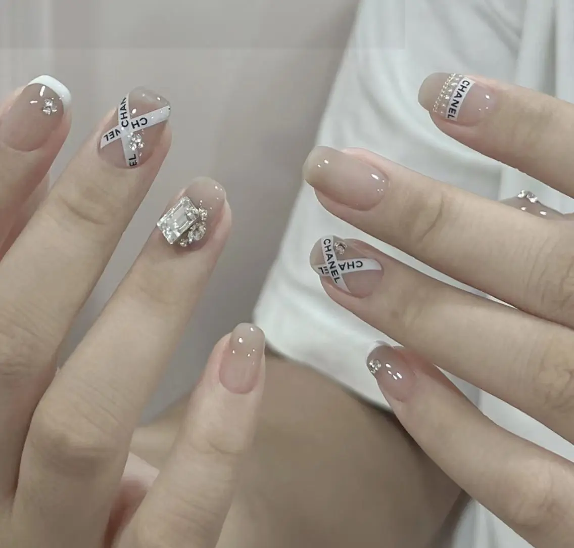 ネイル シンプルネイル Queens ゲンのネイルデザイン