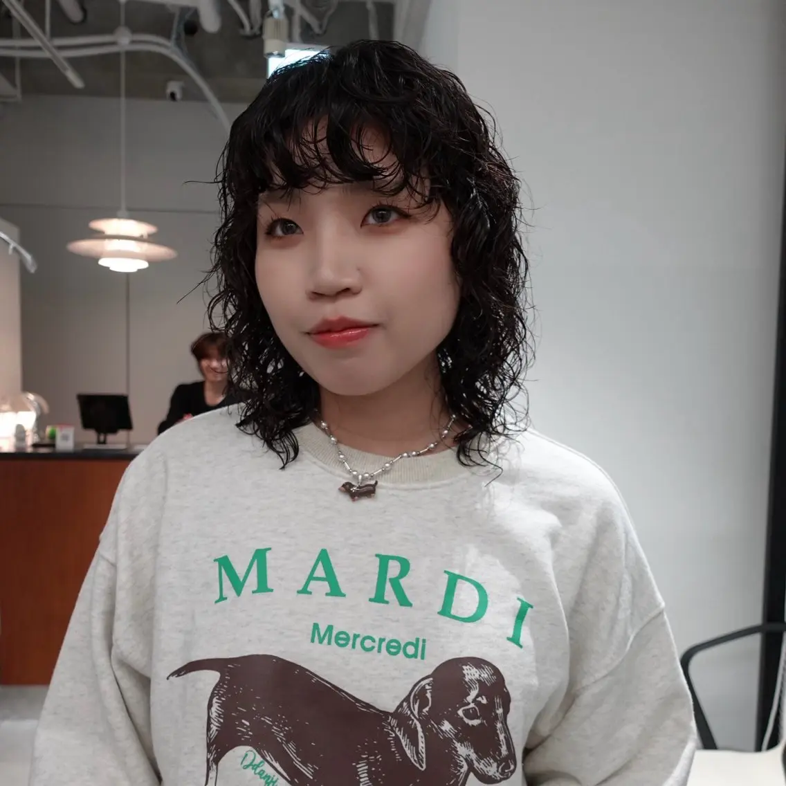 ミディアム カラー パーマ ヘアアレンジ ミディアムパーマ ウルフカット カット ヘアカラー パーマ 🌐サトウ リョウ🌐のヘアスタイル