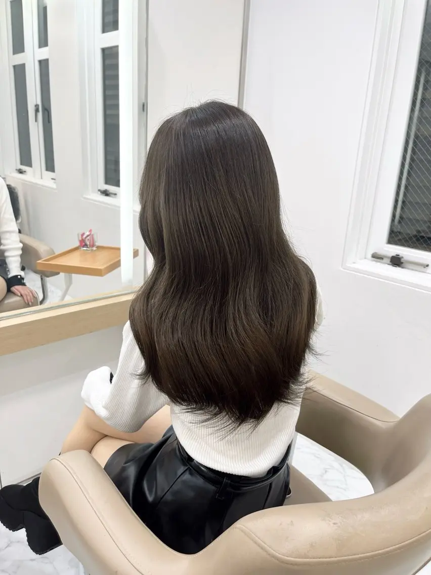 ロング カラー 赤み消し透明感カラー オオヤマのヘアスタイル