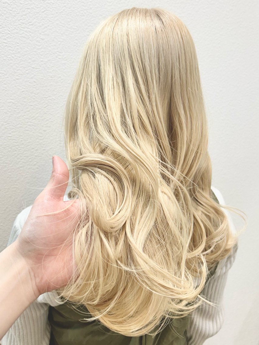 セミロング カラー ブリーチ 抜きっぱなしブロンド ブロンド ケアブリーチ 縮毛矯正 カット ヘアカラー トリートメント Maya🦋 ハイトーン特化のヘアスタイル