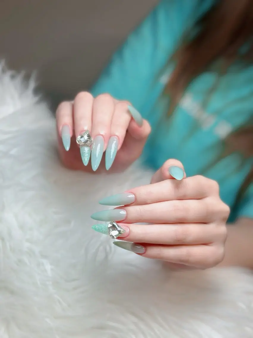 ネイル チークネイル フレンチネイル キラキラネイル 韓国ネイル マグネットネイル ハンドネイル Chibi h.babynailのネイルデザイン