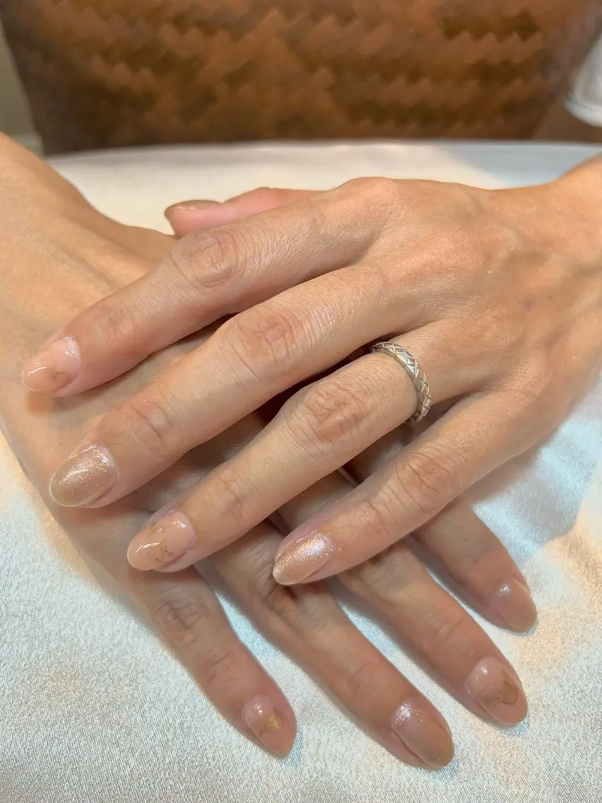 ネイル ゴールド ニュアンスネイル ハンドネイル A. LIBRE.のネイルデザイン