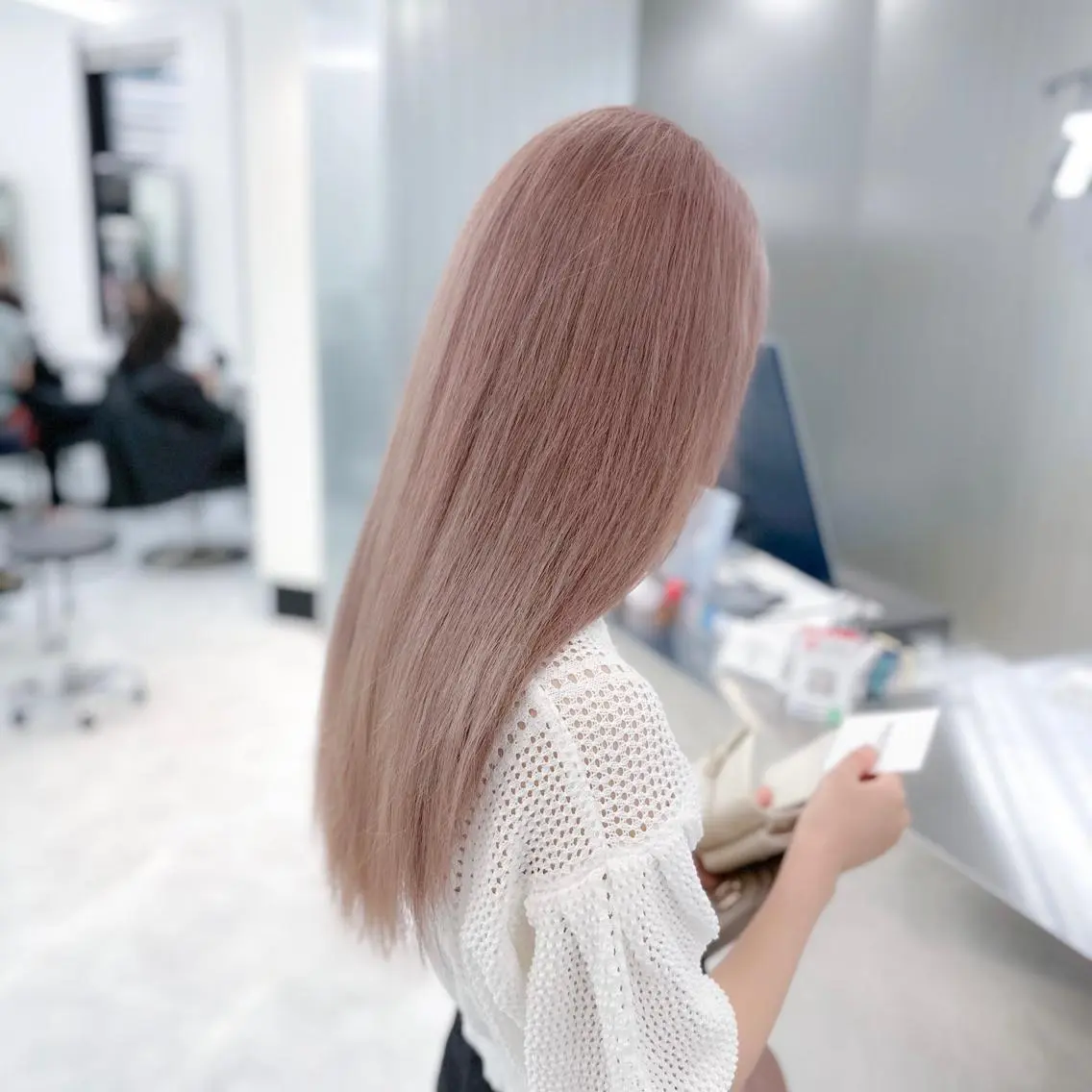 セミロング カラー ヘアカラー ダメージレスブリーチ ×美髪矯正【滝太】のヘアスタイル