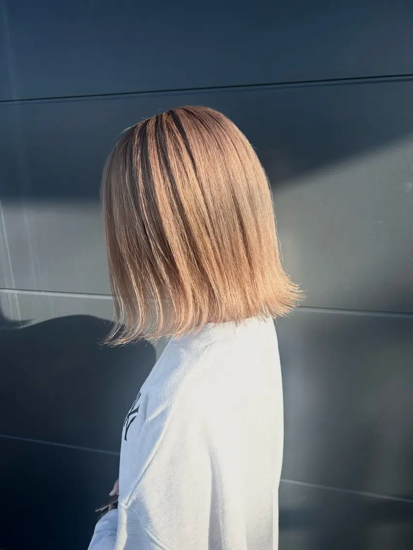 ミディアム カラー ベージュカラー ハイトーンカラー ミルクティーベージュ Emitas.　井上 真奈美のヘアスタイル