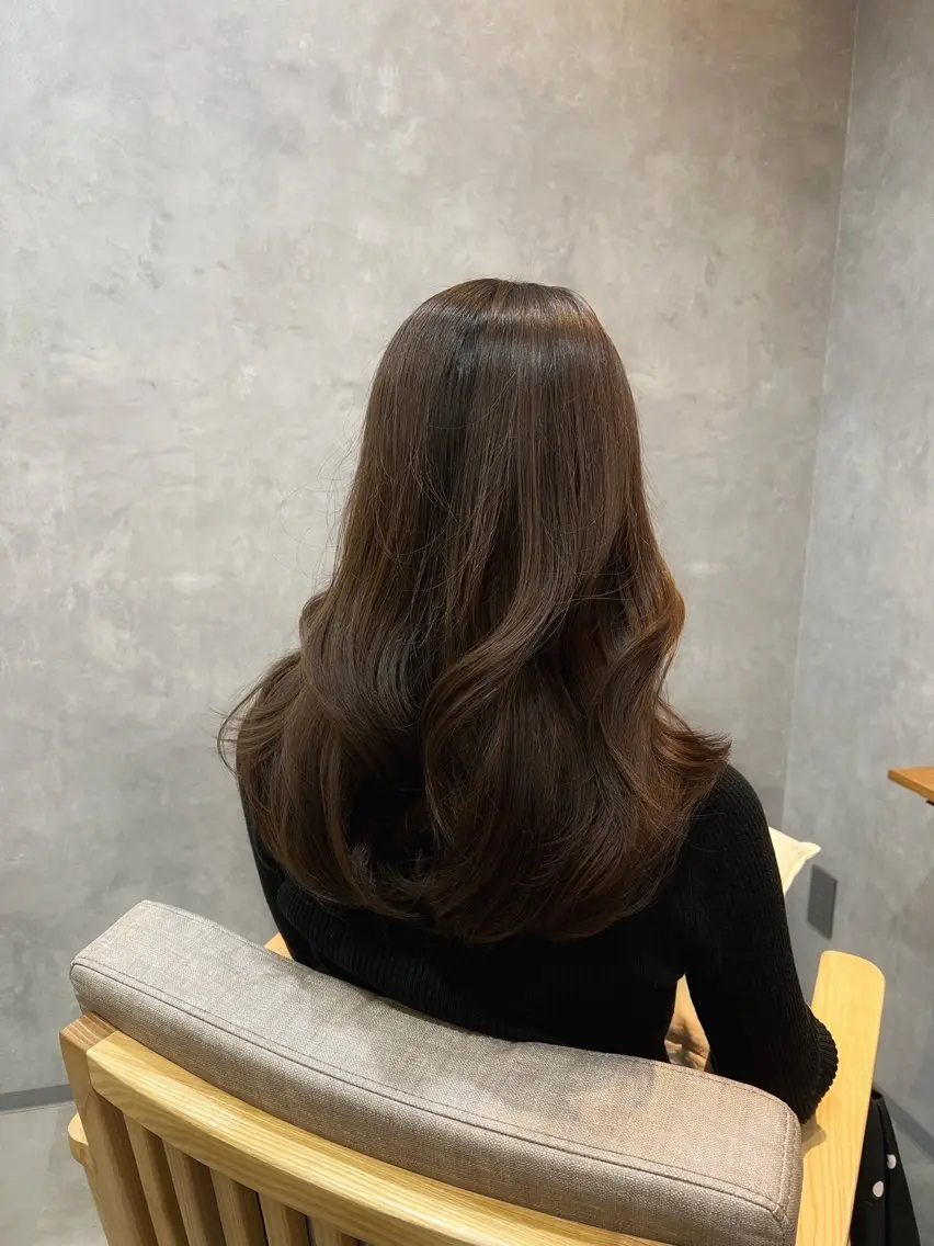 ロング カラー アッシュ ベージュカラー ブリーチ ブラウンカラー ケアカラー 中村 ひなたのヘアスタイル