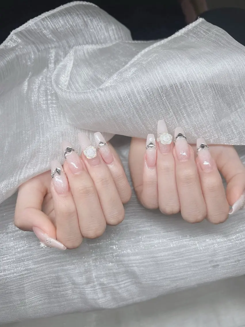 ネイル オーロラネイル チークネイル 長さ出し フットネイル フレンチネイル Lee Nails チップ長さだし専門店のネイルデザイン