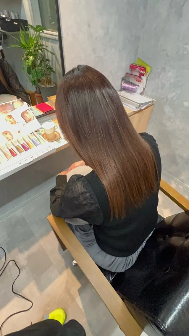 セミロング ヘアカラー motoトップカラー リスト/ブリーチカラのヘアスタイル