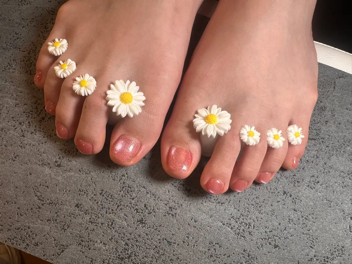 【フット】キラキラ可愛い♪豊富なカラーから選べるマグネットの写真