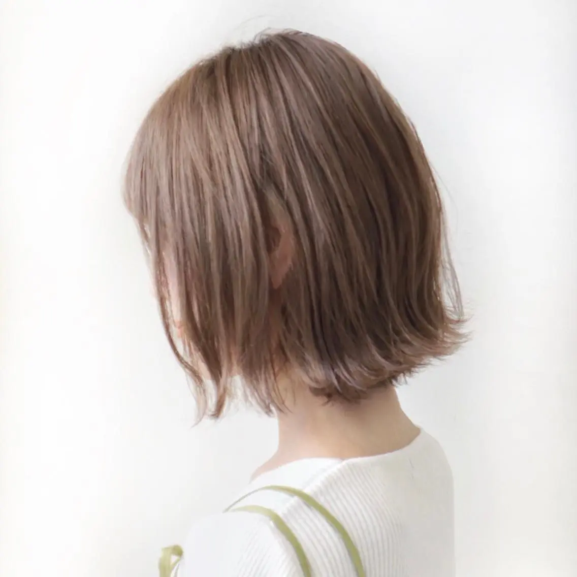 ショート カラー グレージュ ミルクティーグレージュ ヘアカラー 農添 杏のヘアスタイル