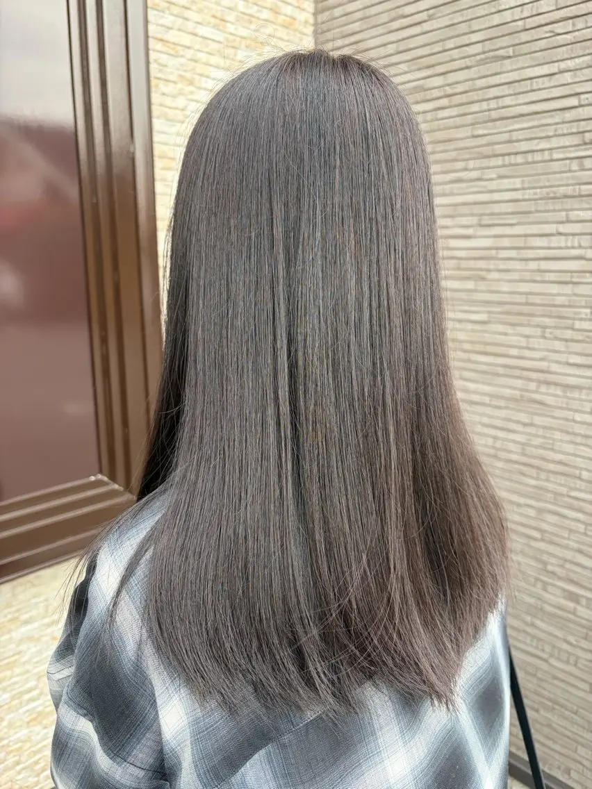 ロング カラー ヘアカラー 志村 梨帆のヘアスタイル