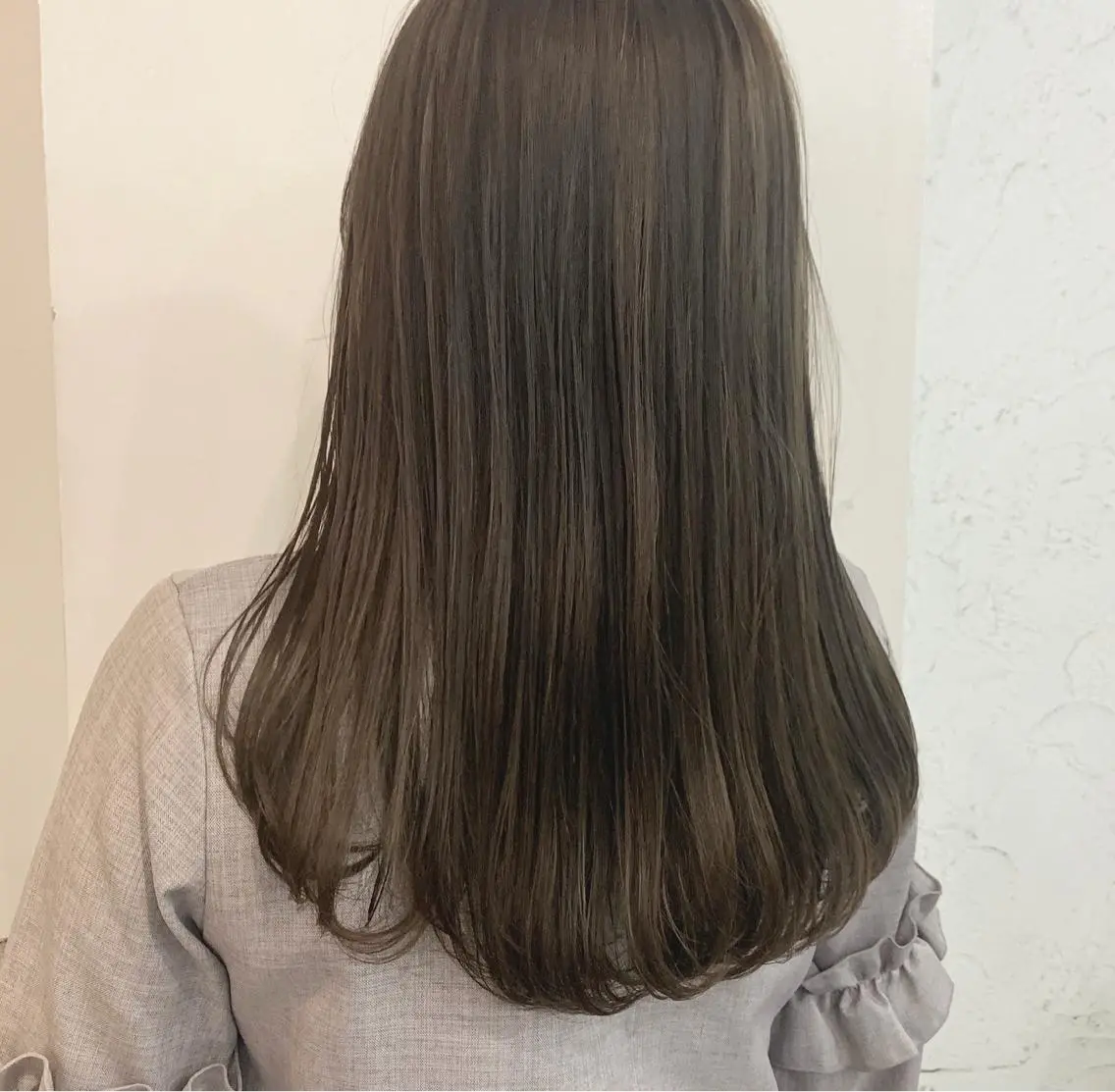 ロング カラー 透明感カラー グレージュ 渋谷ブリーチカラー 韓国ヘアyuikoのヘアスタイル