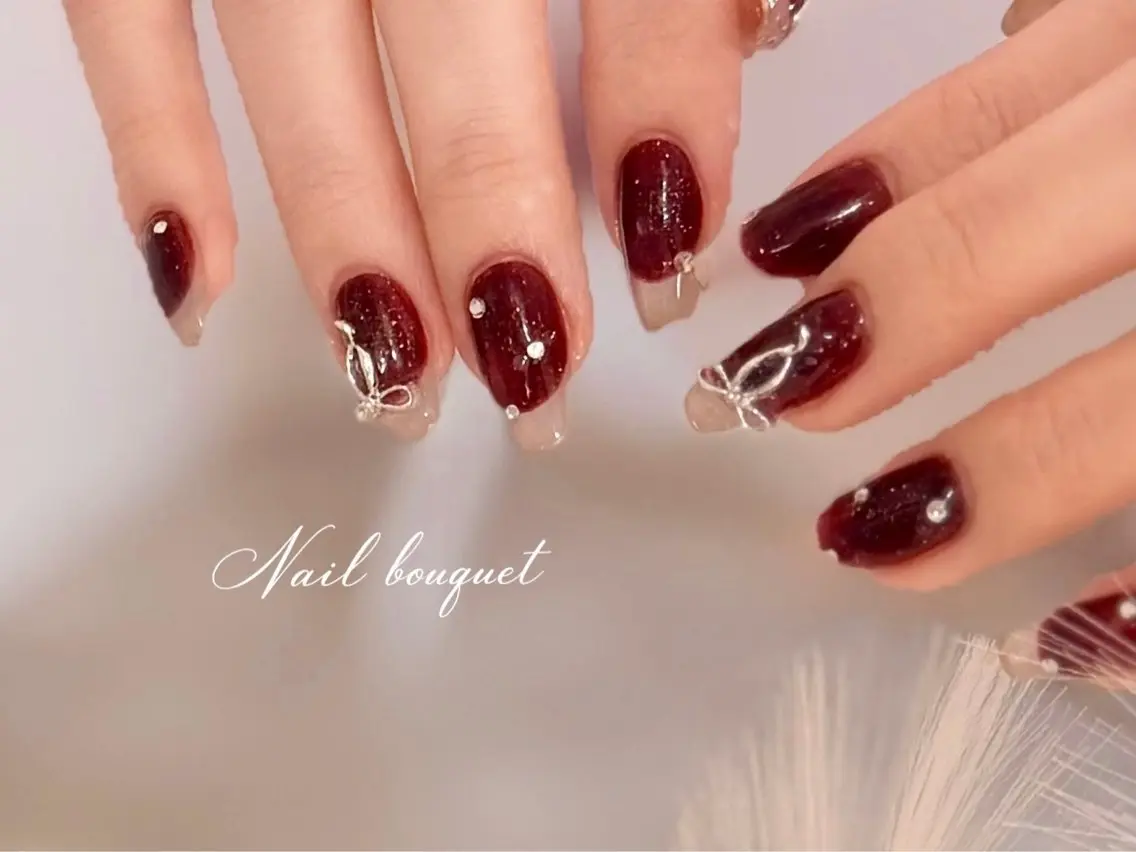 ネイル ボルドー カジュアル フレンチネイル ガーリー キラキラネイル ハンドネイル Nail bouquetのネイルデザイン