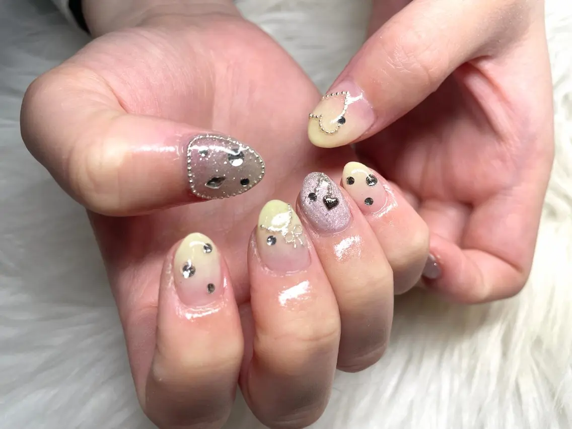 ネイル 持ち込み 橋田 有里奈のネイルデザイン