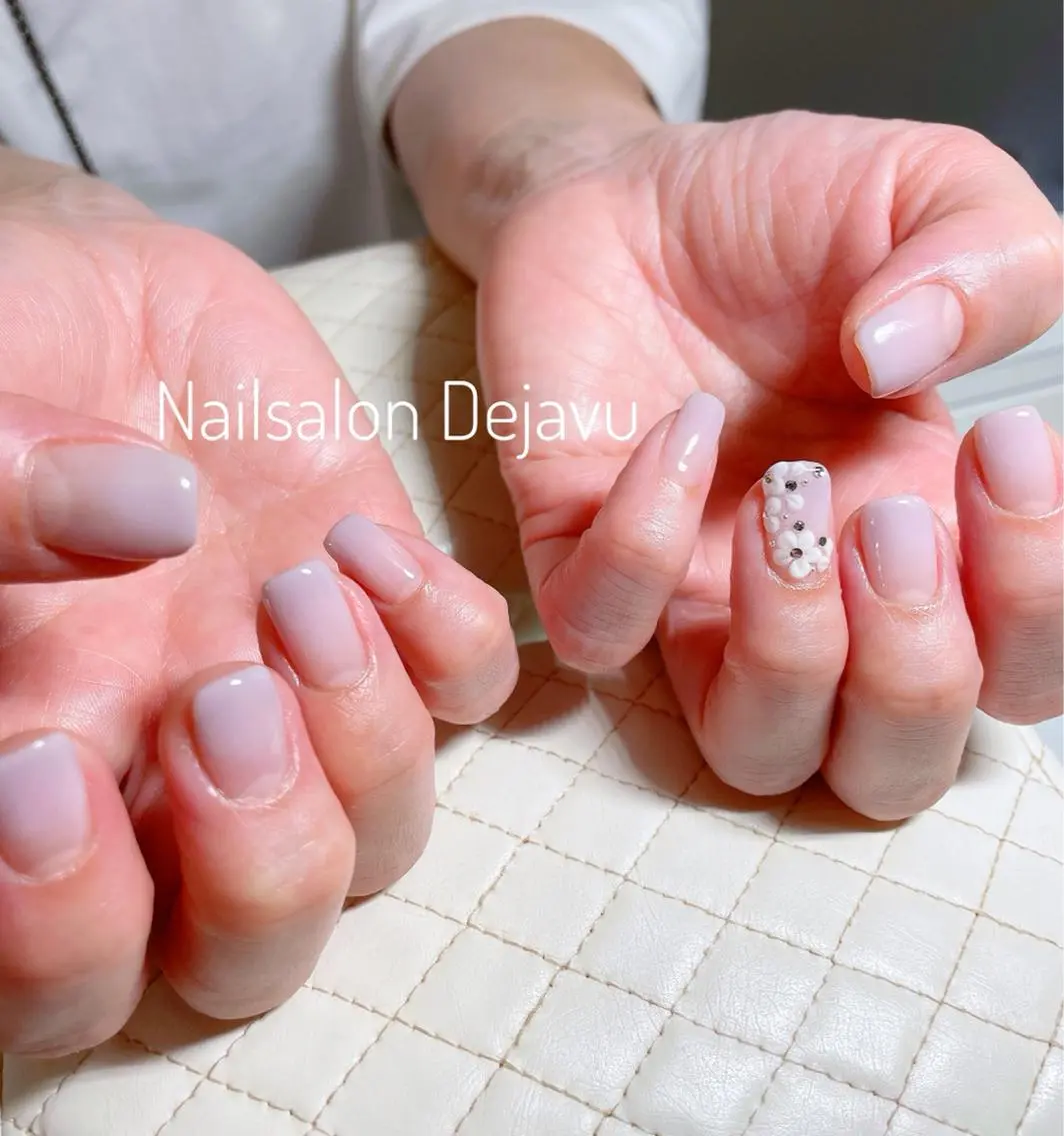 ネイル アートネイル フラワーネイル ジェルネイル グラデーション ハンドネイル Nail salon Dejavu 🌿のネイルデザイン