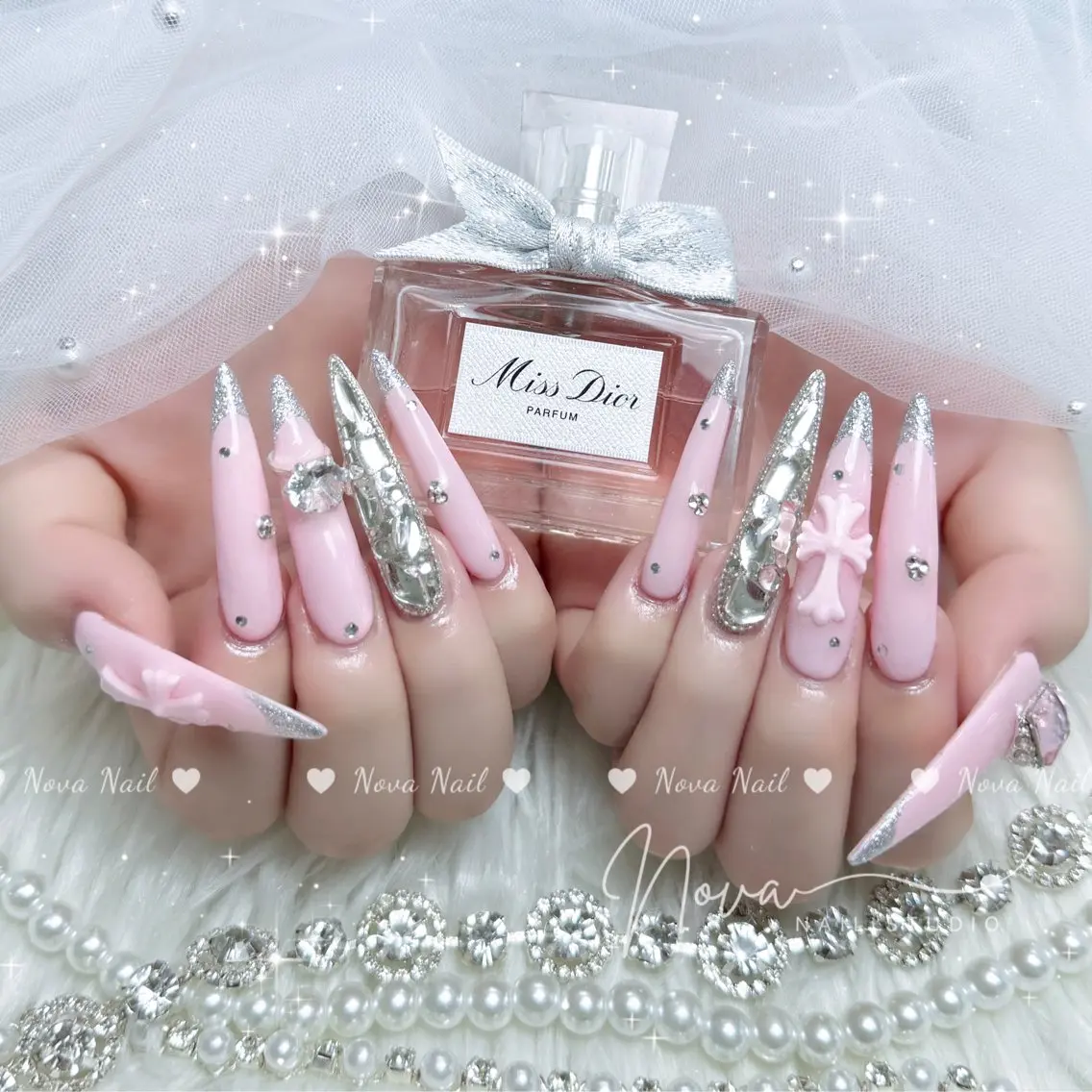 ネイル アートネイル ジェルネイル ガーリー ハート 韓国ネイル ハンドネイル ハンドケア Kitty Nail Novaのネイルデザイン