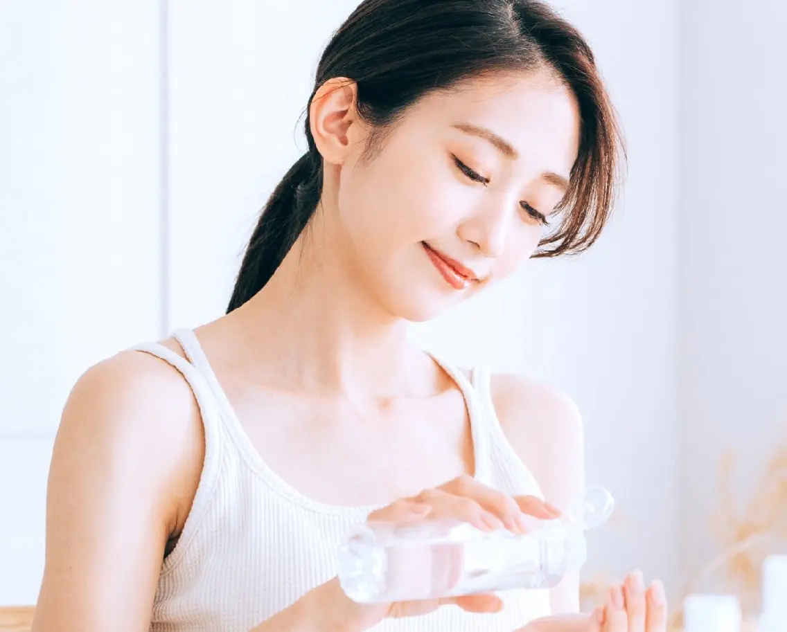 ネイル ブライダルネイル ホワイト 愛維美水光専門店 川崎彩鳳のエステ・リラクイメージ