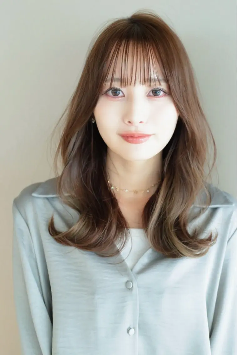 ミディアム くびれヘア 外ハネヘア カット ヘアカラー トリートメント AFLOAT TOKYOのヘアスタイル