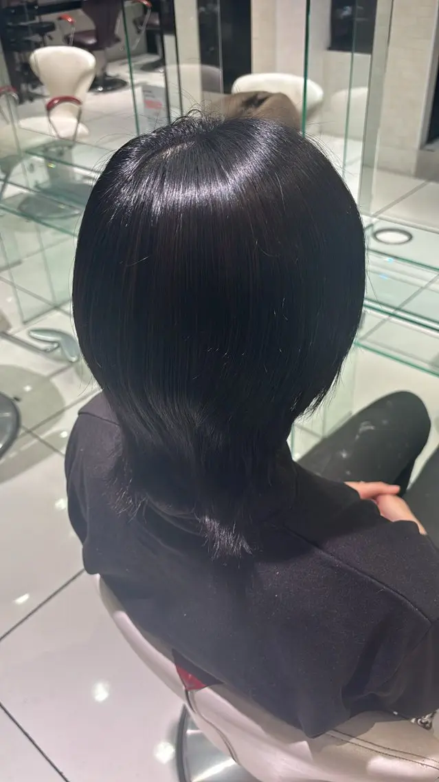 ミディアム カラー H. shinkaiのヘアスタイル