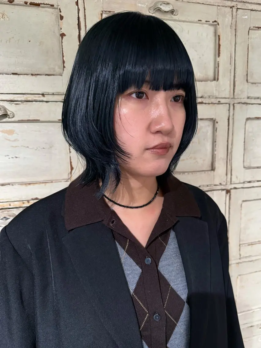 ミディアム カラー ボブレイヤー 黒髪 ブルーカラー ブルーブラック ボブ カット ヘアカラー RorriM natsuのヘアスタイル