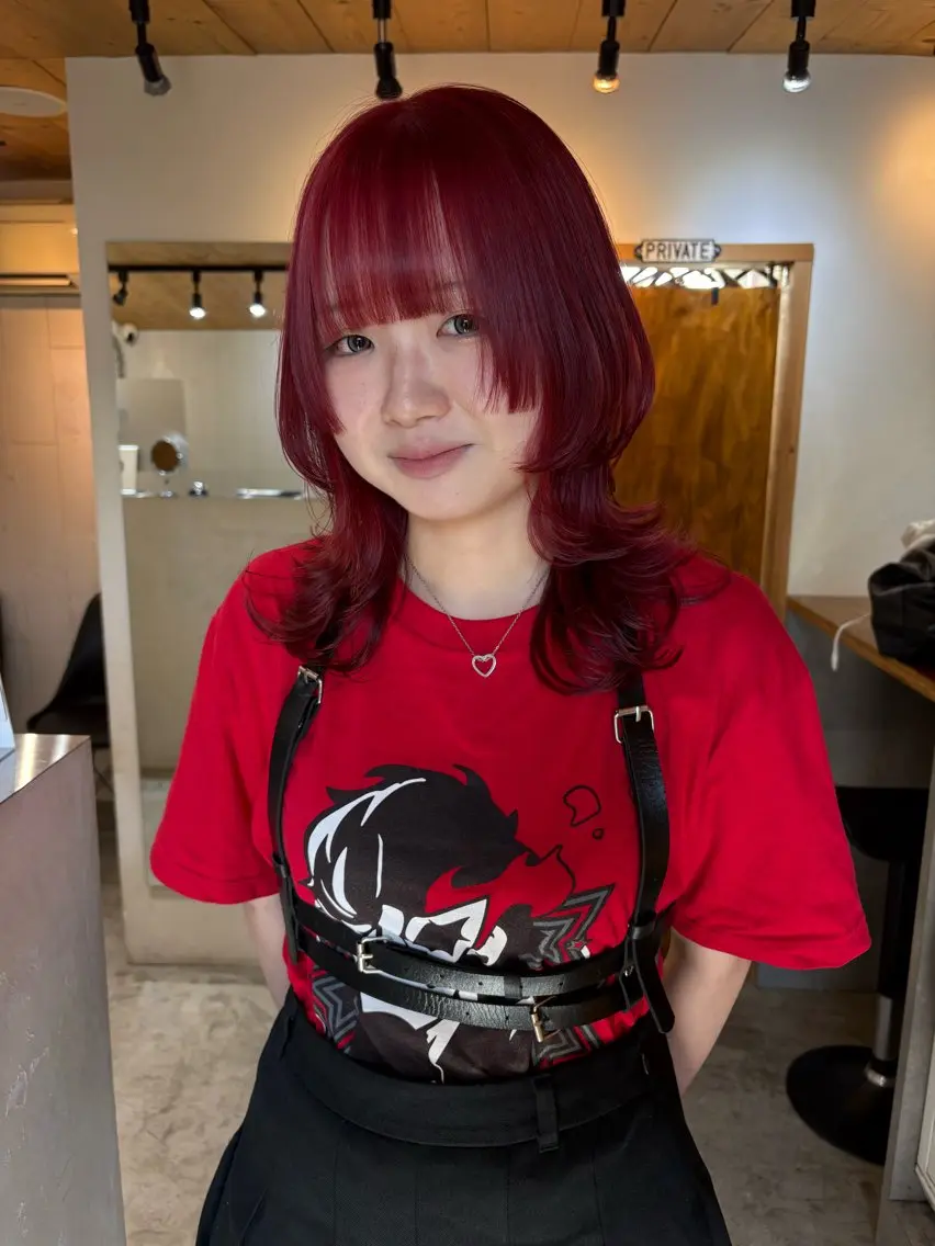 ミディアム カラー ヘアアレンジ レッドカラー 姫カット ウルフカット カット ヘアカラー 🧸艶々韓国ヘア 🧁mizunaのヘアスタイル