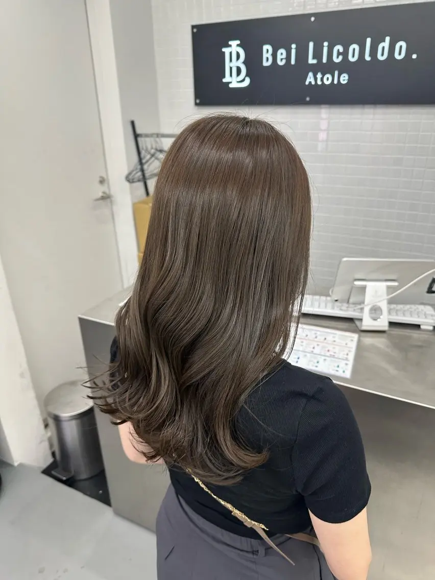 セミロング カラー カット ヘアカラー トリートメント 古田 昂也のヘアスタイル