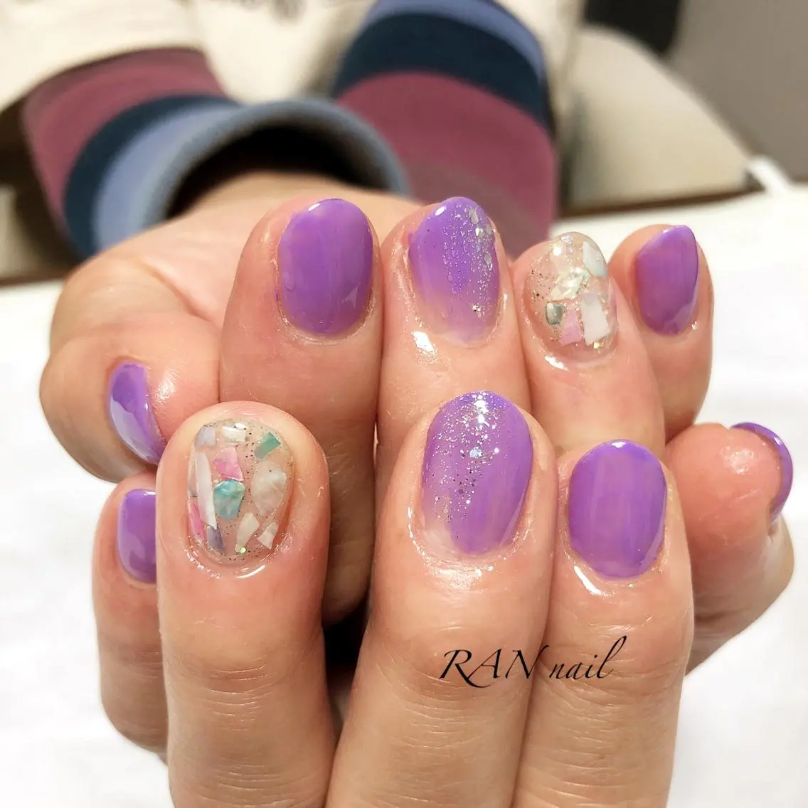 ネイル オーロラネイル フットネイル ゴールド キラキラネイル オフィスネイル RAN nailのネイルデザイン