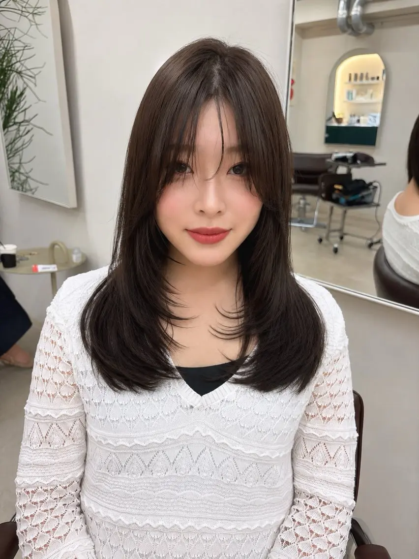 ミディアム カラー ヘアアレンジ ブリーチ 透明感カラー ブリーチなしカラー くびれヘア 顔まわりレイヤー カット ヘアカラー トリートメント ヘッドスパ ヘアセット 2ヶ月も綺麗に /星野六三四のヘアスタイル