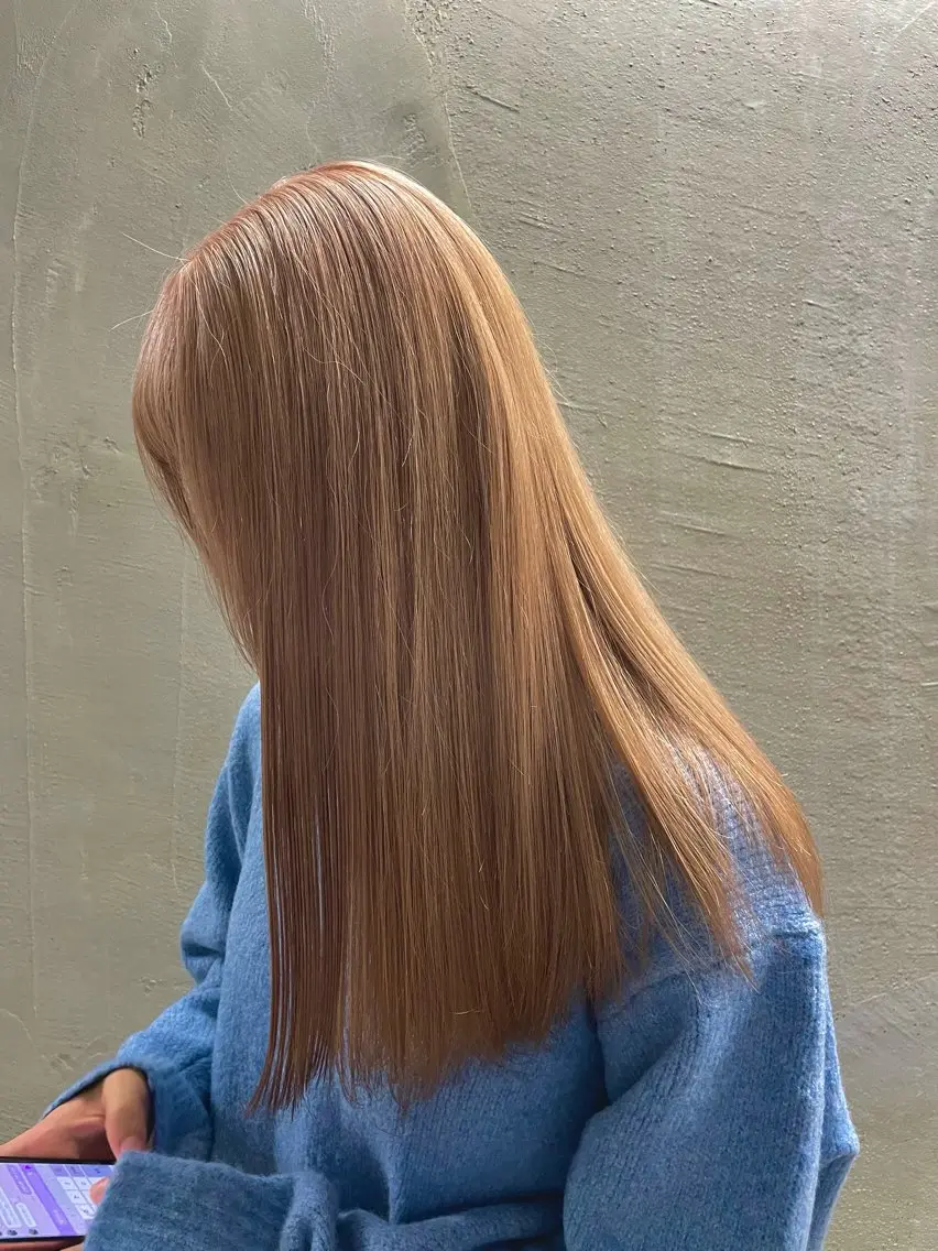 ロング カラー ベージュカラー ブリーチ ハイトーンカラー ミルクティーベージュ ブリーチ/レイヤー 💙ayame💙のヘアスタイル