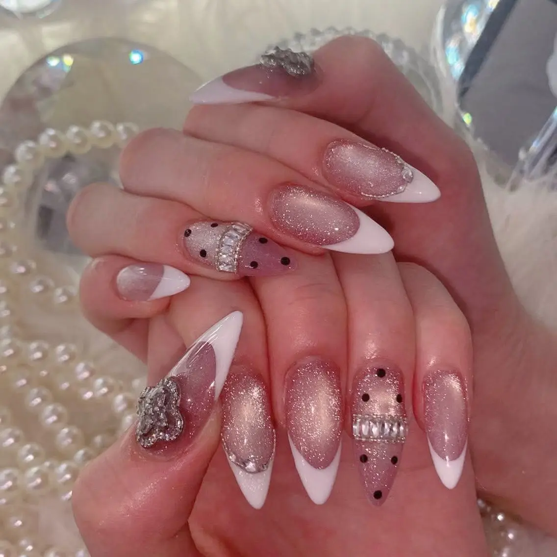 ネイル オーロラネイル クリアネイル 成人式 フラッシュネイル ジェルネイル ハンドネイル Amee Nail Salonのネイルデザイン