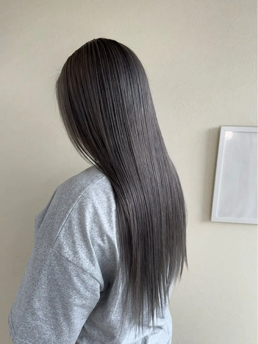 ロング カラー シルバー カット ヘアカラー トリートメント ハイライトカラー✨ グレージュ✨鎌倉光洋のヘアスタイル