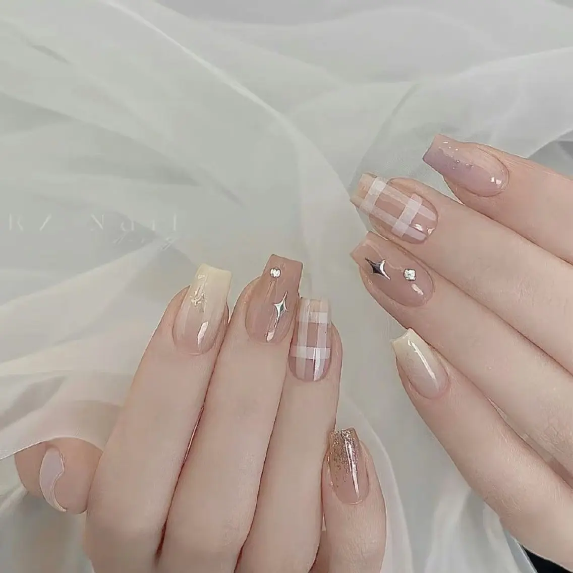 ネイル 長さ出し フレンチネイル グラデーション 卒業式 マグネットネイル ハンドネイル MIHANA NAILのネイルデザイン