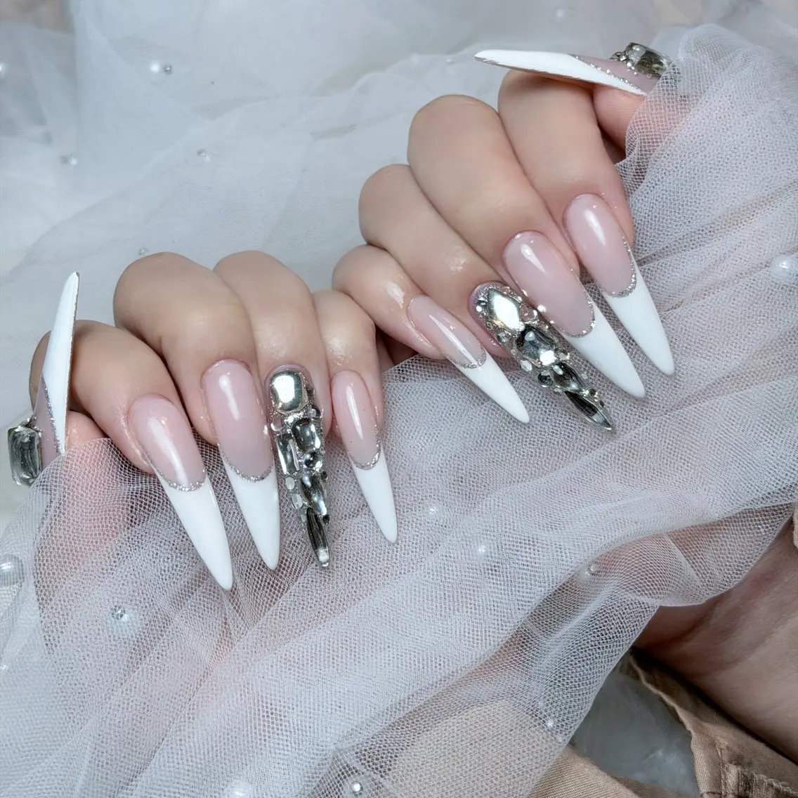ネイル チークネイル ドット フレンチネイル グラデーション ハート ハンドネイル Julli NailStudioのネイルデザイン
