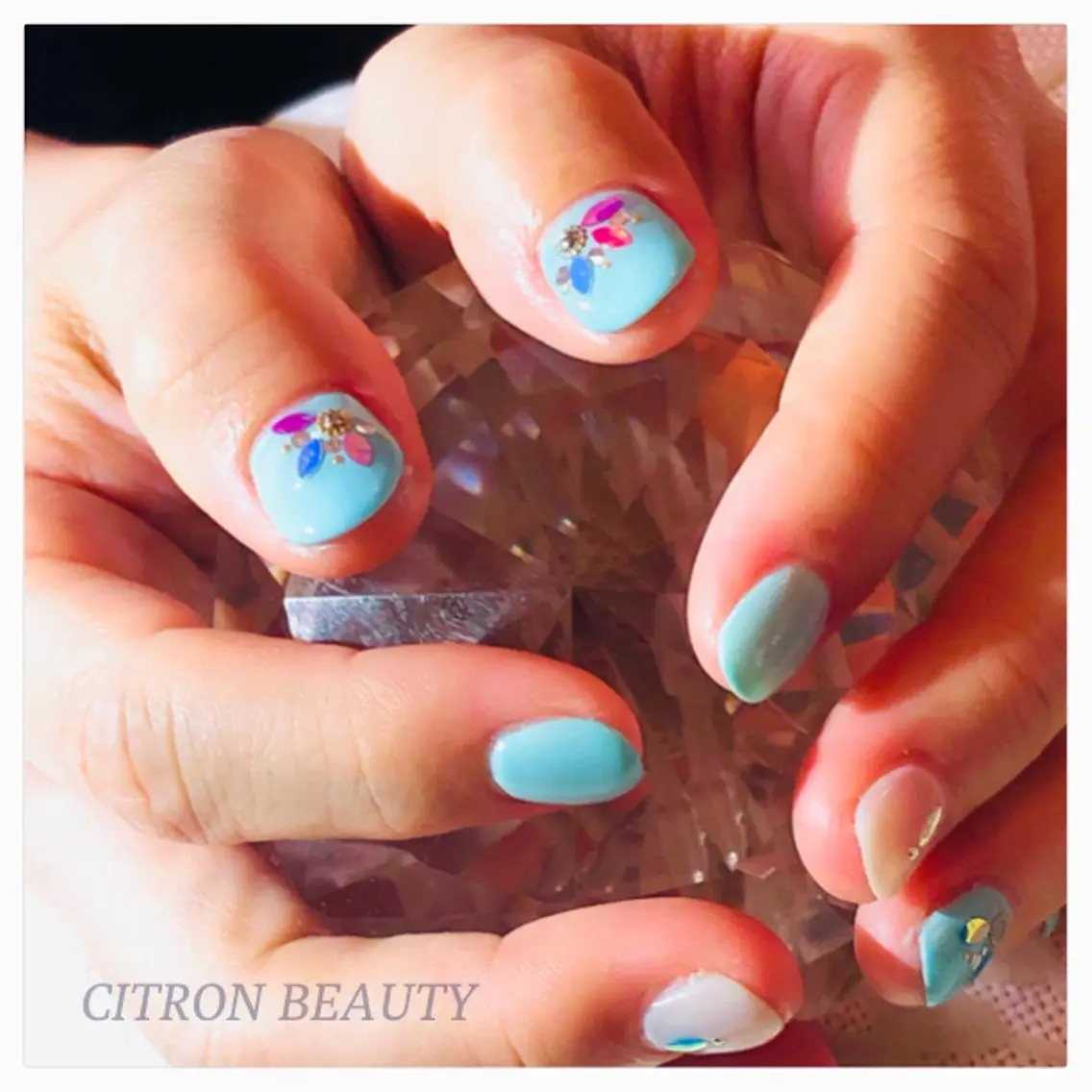 ネイル オーロラネイル CITRON NAIL💅練習生のネイルデザイン