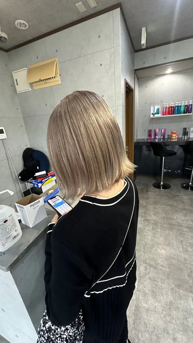 ミディアム ショートボブ ボブ ハイライト 髪質改善 レイヤーカット カット ヘアカラー REVE 美容室のヘアスタイル