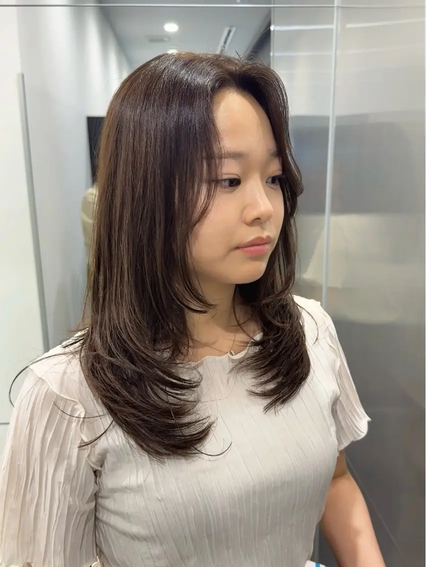 セミロング カラー レイヤーカット カット ヘアカラー トリートメント 韓国ヘア🇰🇷 スズキのヘアスタイル