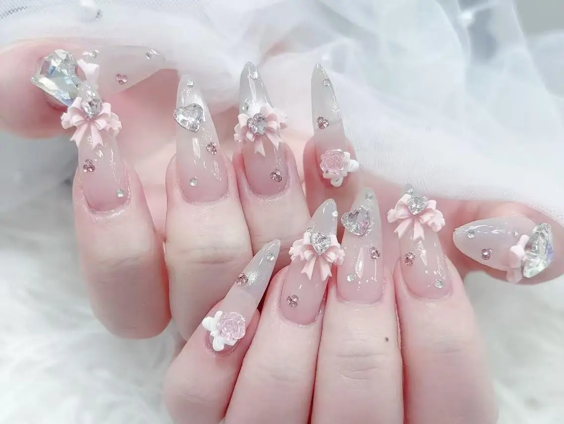 ネイル 長さ出し キラキラネイル 韓国ネイル ロングネイル 持ち込み ハンドネイル ハンドケア Akira✨ nailのネイルデザイン