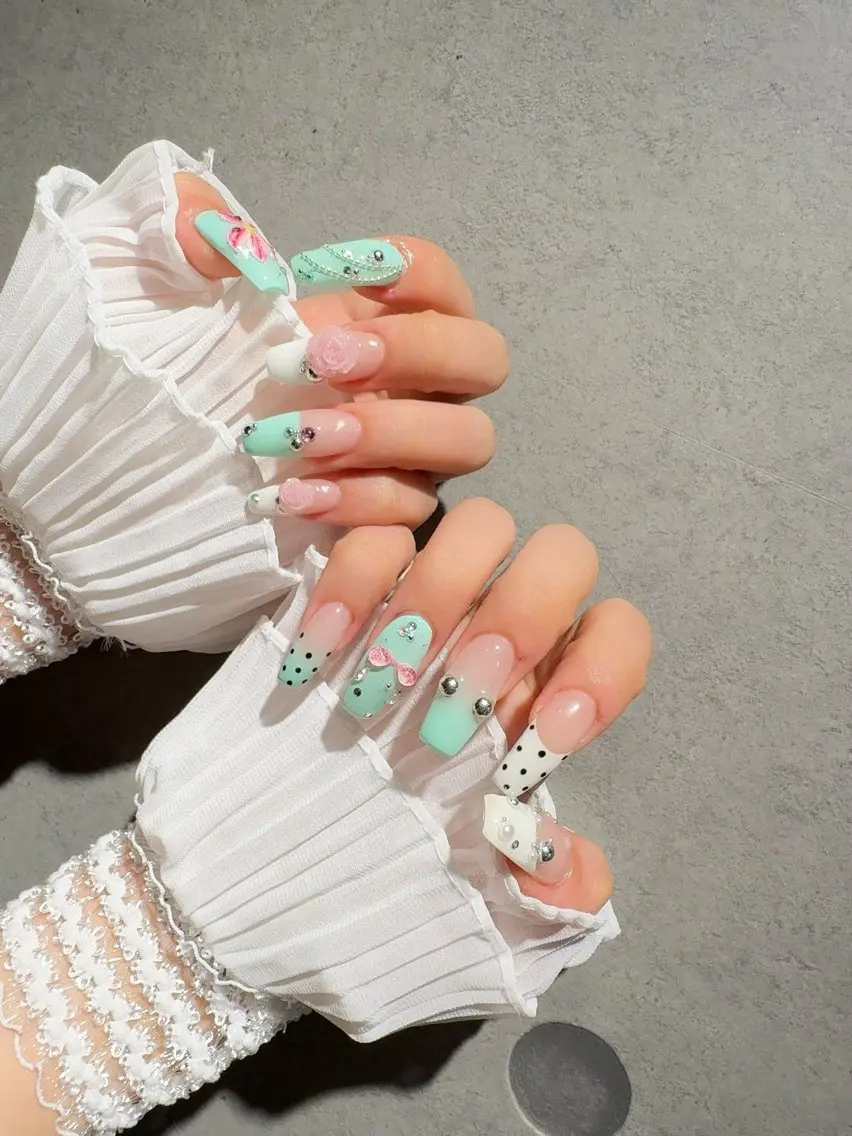 ネイル I-nailロング /ワンホン/キラキラのネイルデザイン