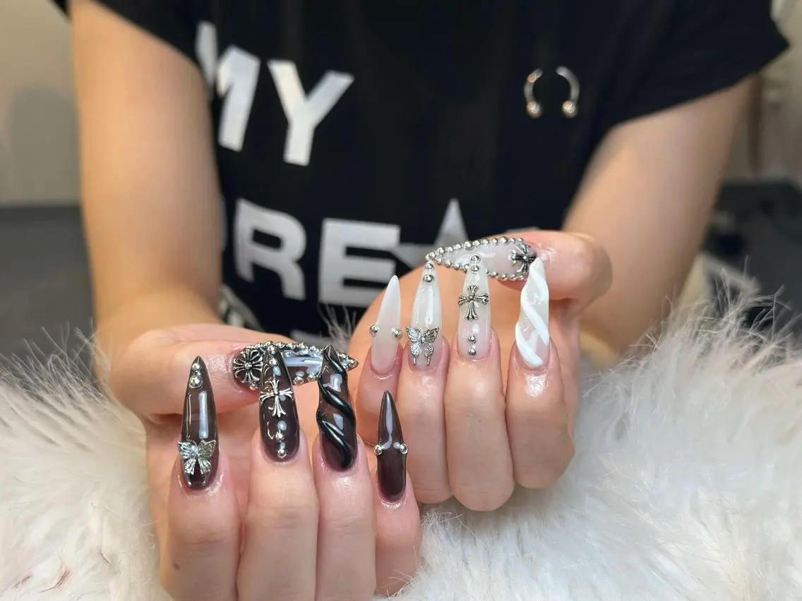 ネイル フレンチネイル 韓国ネイル ロングネイル マグネットネイル ネイルチップ ハンドネイル Lee _nailのネイルデザイン