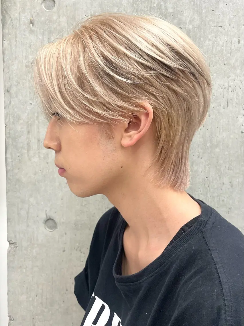 ショート ハイトーン💎 ホワイトベージュ坪谷のヘアスタイル