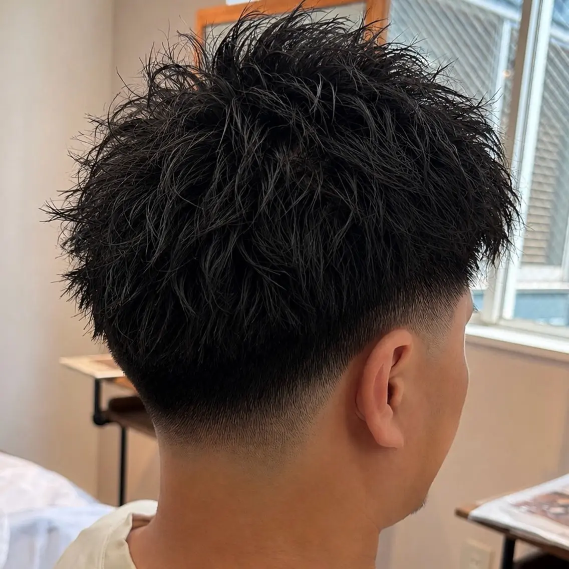 パーマ メンズ フェザーパーマ メンズパーマ スパイキーショート 波巻きパーマ ニュアンスパーマ カット パーマ 男の理想を叶える🔥 メンズパーマ特化|関のヘアスタイル
