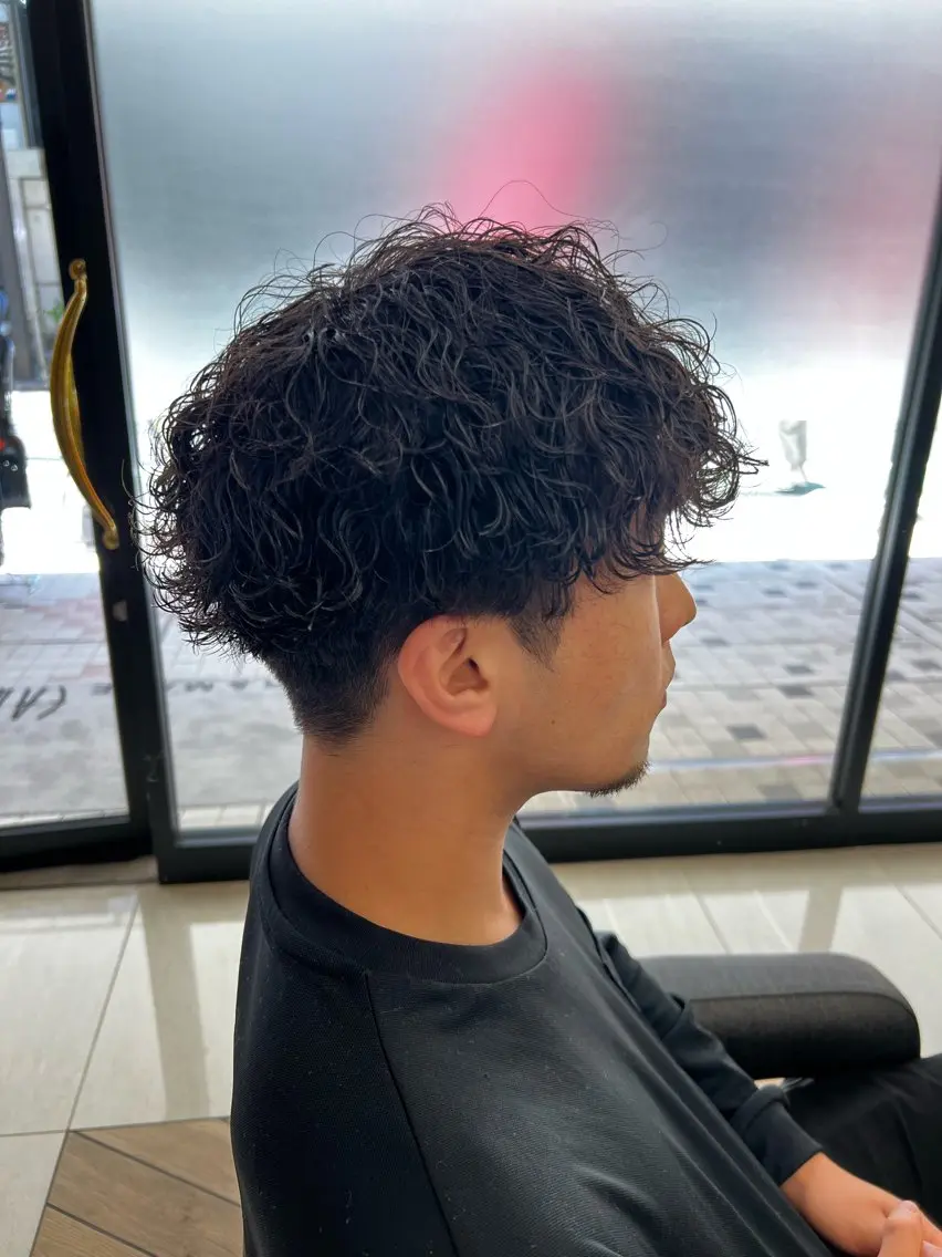 ショート パーマ メンズ メンズパーマ 波巻きパーマ スパイラルパーマ 🏅メンズ特化 ヤマクラ タイキのヘアスタイル
