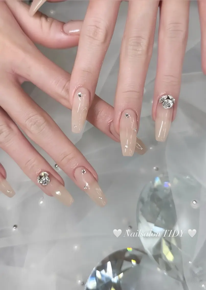 ネイル ワンカラーネイル ストーンネイル ハンドネイル TIDY .のネイルデザイン