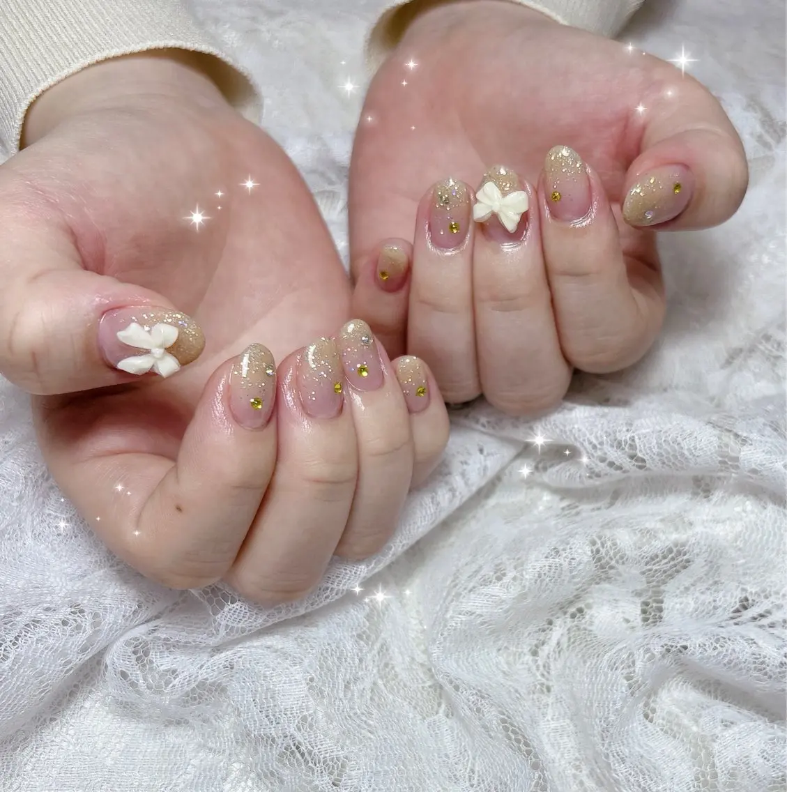 ネイル グラデーション キラキラネイル 黄色 ハンドネイル FLARE NAIL フレアネイルのネイルデザイン