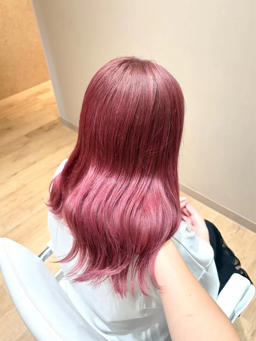 ミディアム カラー ブリーチ ピンクカラー ヘアカラー トリートメント miwa♡暖色カラー 盛れる顔周り.ヘアメのヘアスタイル