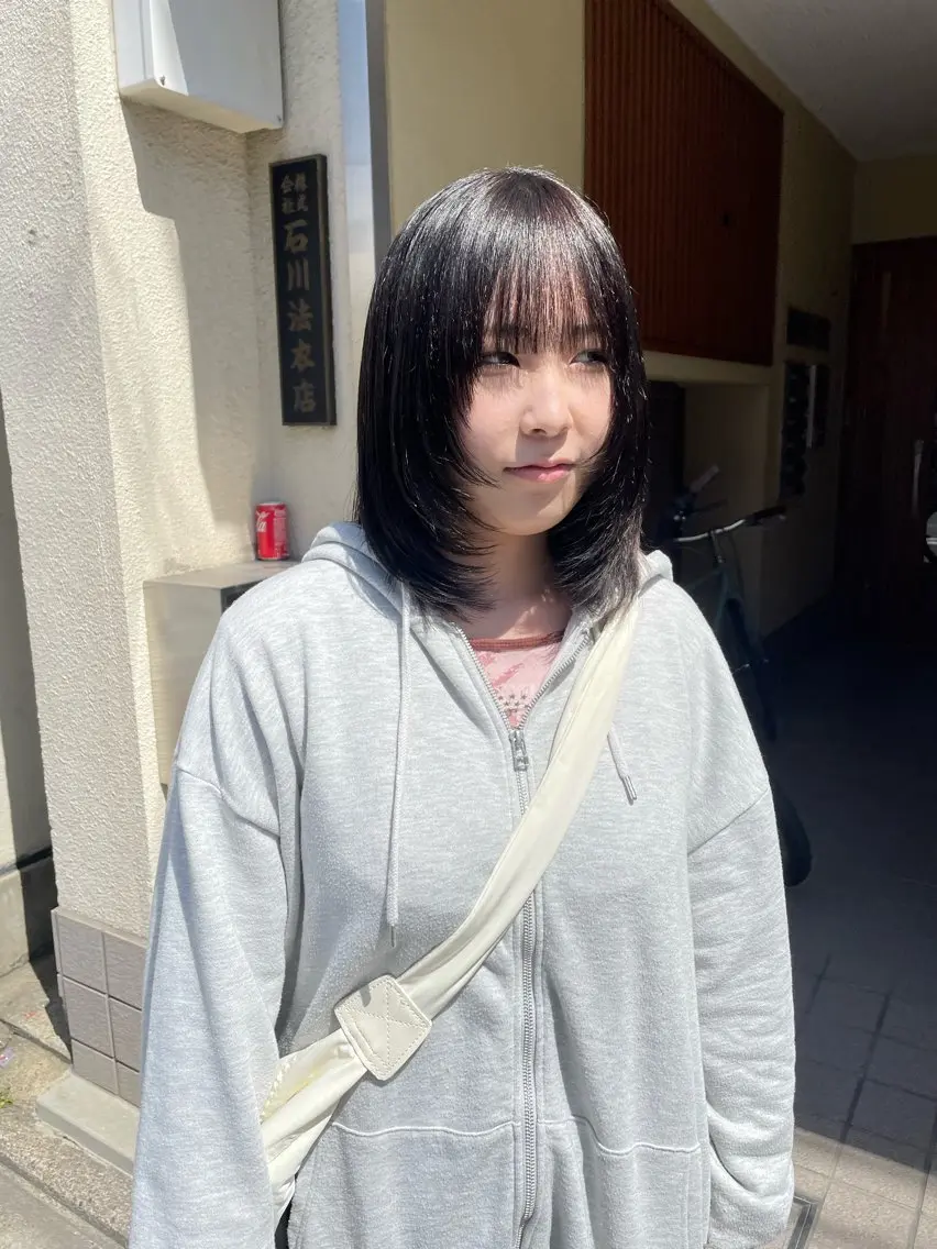 ミディアム ハイレイヤー レイヤーカット マツダ レンのヘアスタイル